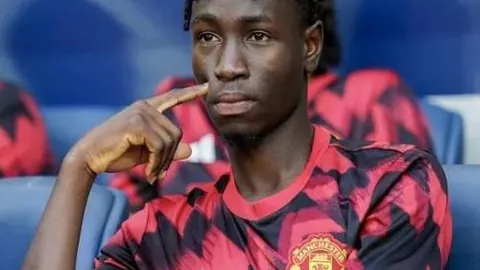 伯恩茅斯紧急公告：球星亚当斯韧带重伤，休战2-3月！曼联曾暗中觊觎，引足坛热议！