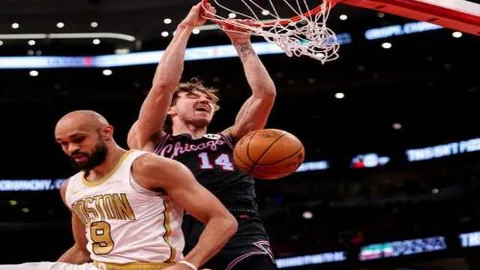 杭州观战国足，球迷热议单后腰争议，有人提议捉奸实锤